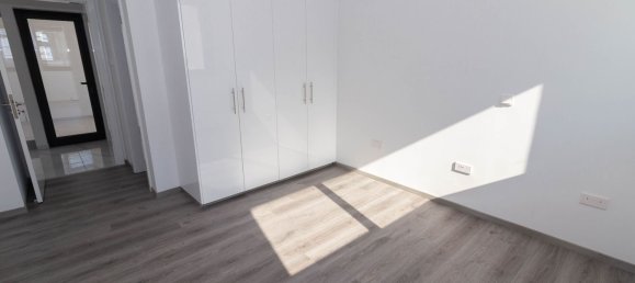 2 bedrooms Apartment in Larnaca, Cyprus No. 5669 3