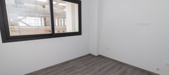 2 bedrooms Apartment in Larnaca, Cyprus No. 5669 13