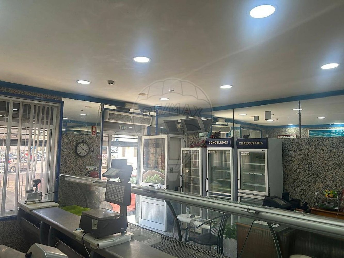 57m² Commercial property in Rio de Mouro, Portugal No. 268124