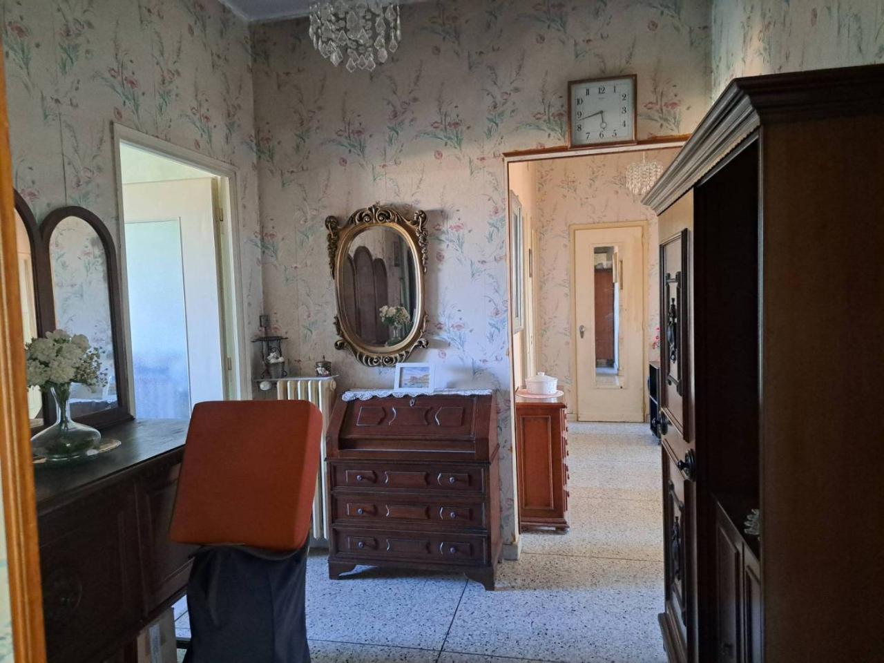 6 rooms Apartment in Turin, Italy No. 155816