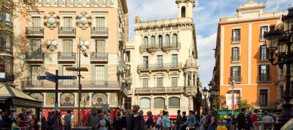 1500m² Building in Ciutat Vella, Spain No. 105982 2