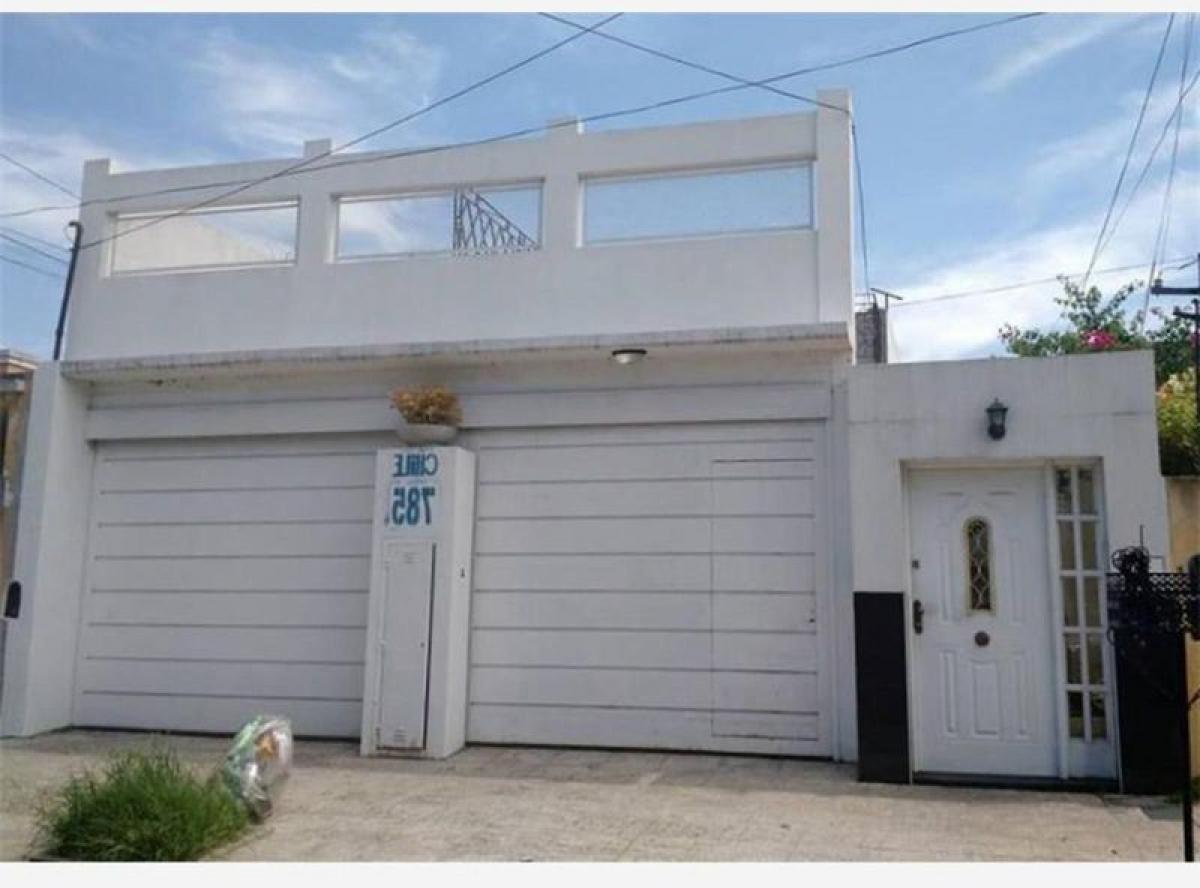 4 bedrooms Apartment in Moron, Argentina No. 63550