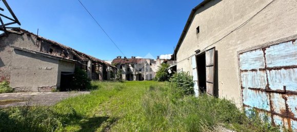 15غرفة قطعة أرض في Muggiò, Italy رقم 91741 15