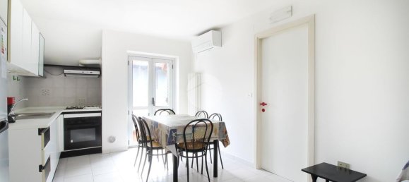 3 rooms Apartment in San Benedetto del Tronto, Italy No. 117148 2