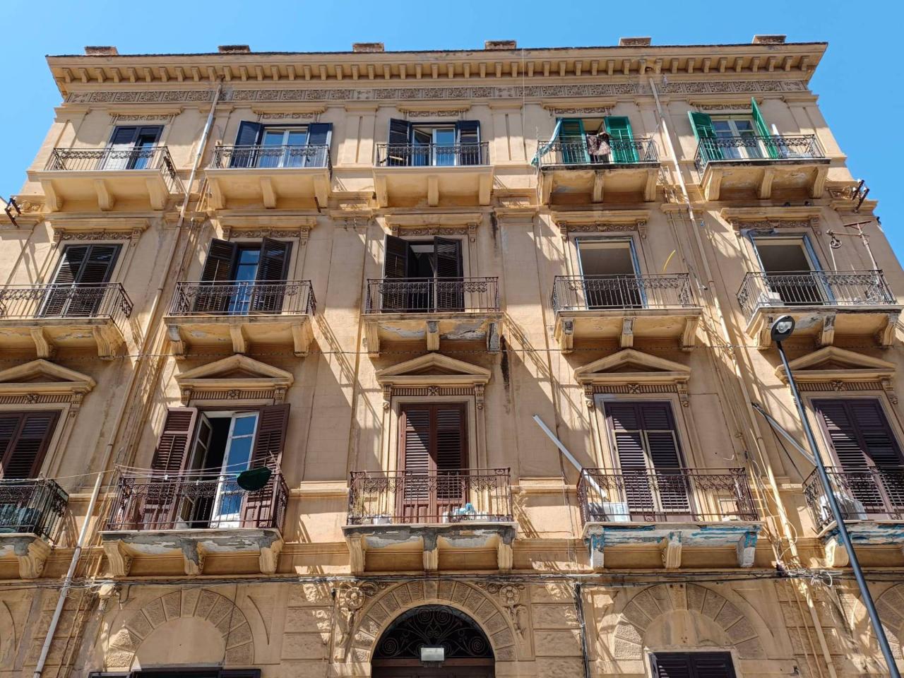 5غرفة شقة في Palermo, Italy رقم 128258