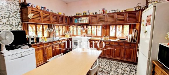 Casa de 7 habitaciónes en Campi Bisenzio, Italy No. 91015 16