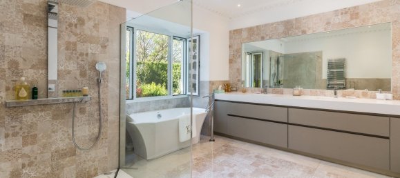 5 bedrooms Villa in Estepona, Spain No. 105628 13