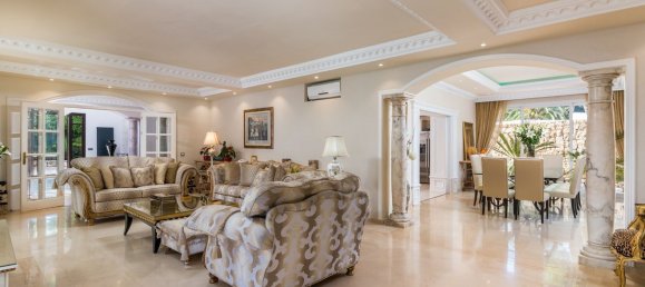 5 bedrooms Villa in Estepona, Spain No. 105628 7