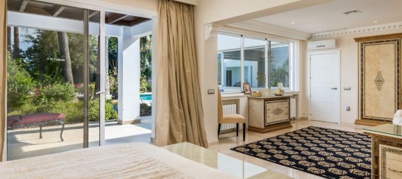 5 bedrooms Villa in Estepona, Spain No. 105628 12