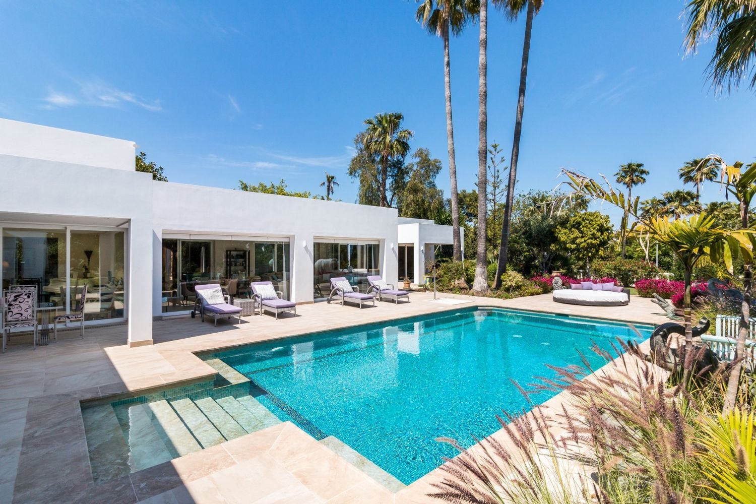 5 bedrooms Villa in Estepona, Spain No. 105628