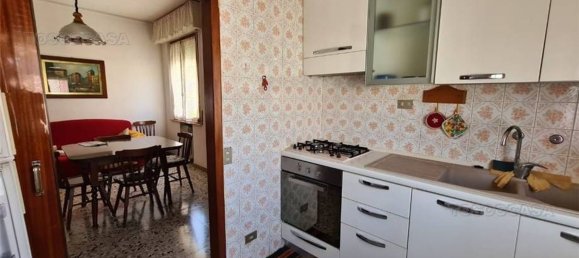 6 rooms Apartment in Fucecchio, Italy No. 114572 4