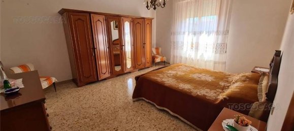 6 rooms Apartment in Fucecchio, Italy No. 114572 8