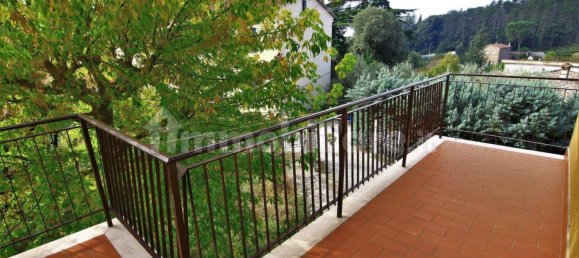 Apartamento de 3 dormitorios en Monteleone d'Orvieto, Italy No. 90445 5