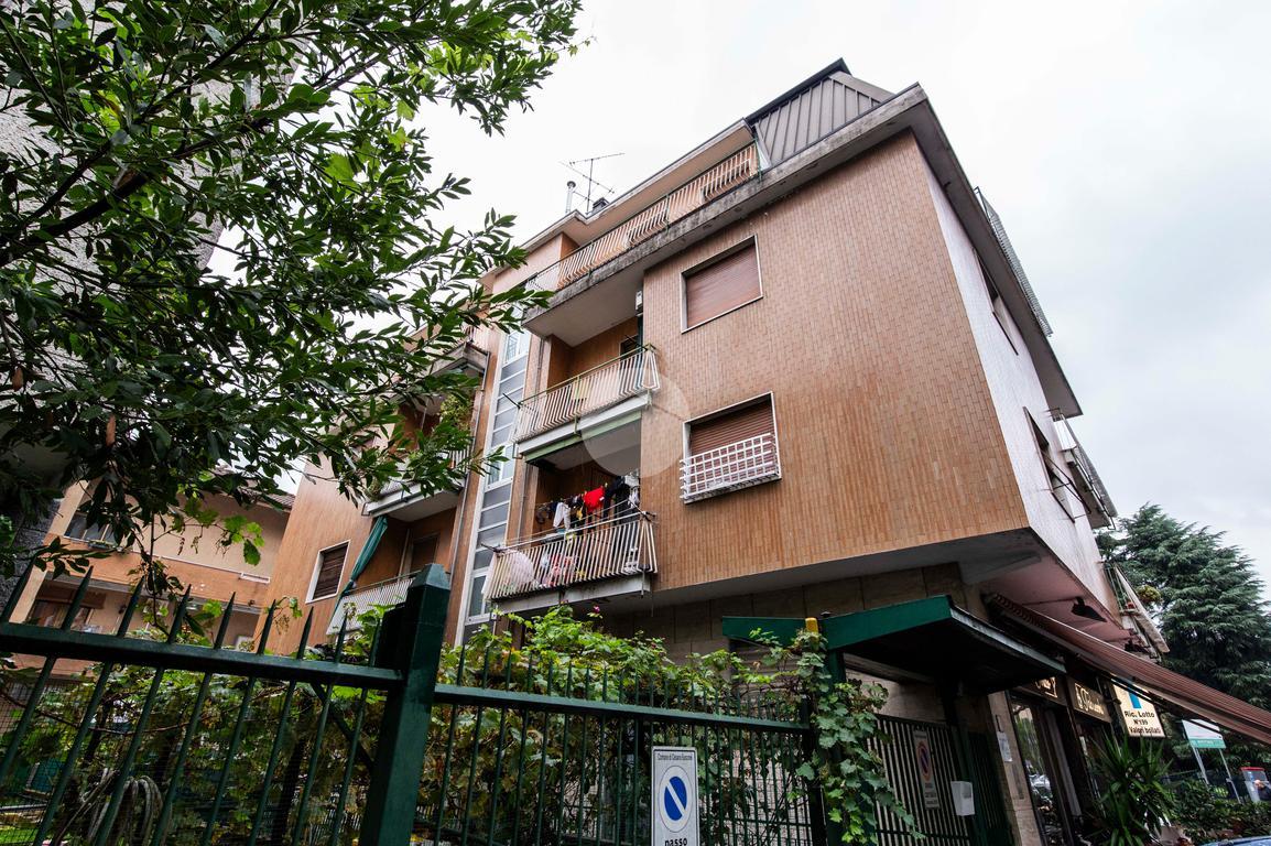 3 rooms Apartment in Cesano Boscone, Italy No. 163473