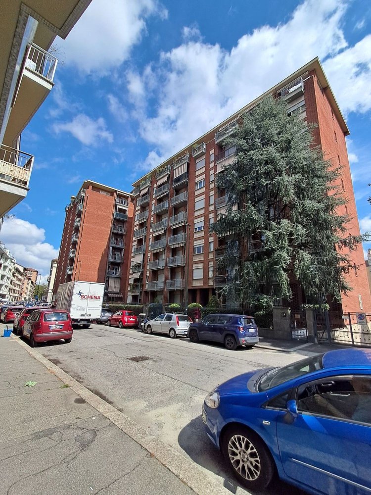 3 bedrooms Apartment in Turin, Italy No. 334757