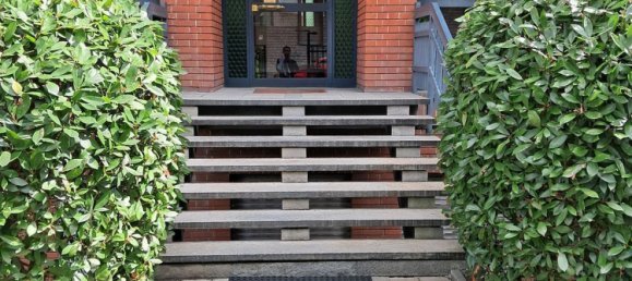 3 bedrooms Apartment in Turin, Italy No. 334757 2