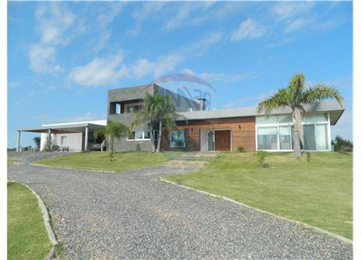 Дом с 4 спальнями в Мальдонадо, Уругвай № 2686