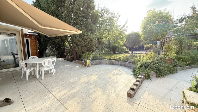 4 bedrooms House in Laval, France No. 315491