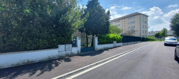 2 bedrooms House in Creil, France No. 66556 3