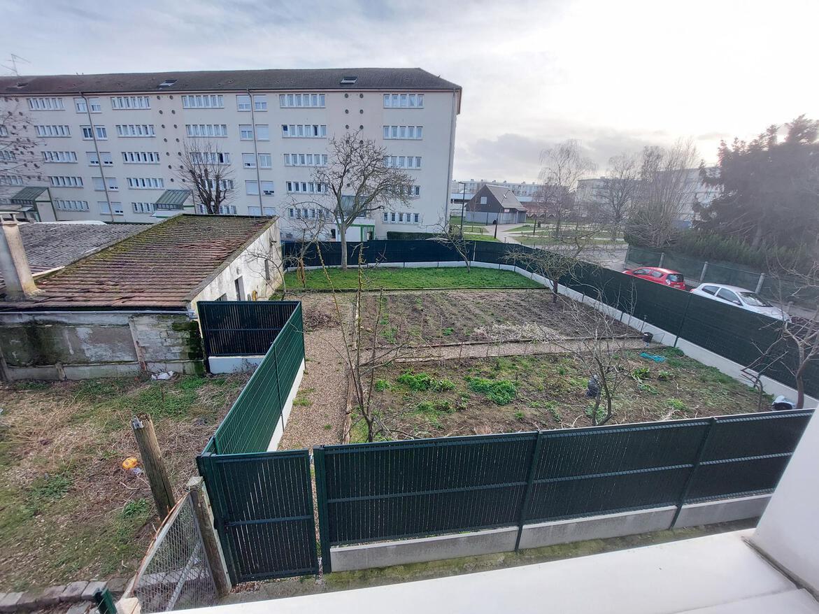 2 bedrooms House in Creil, France No. 66556