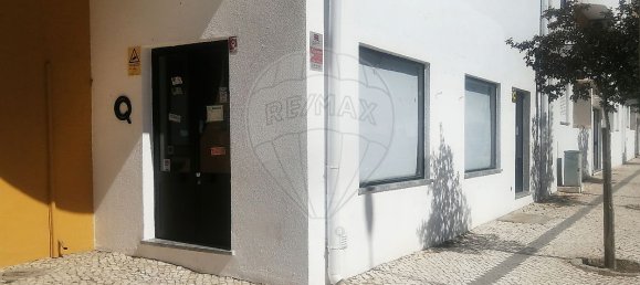99m² Commercial property in Serpa, Portugal No. 38877 2