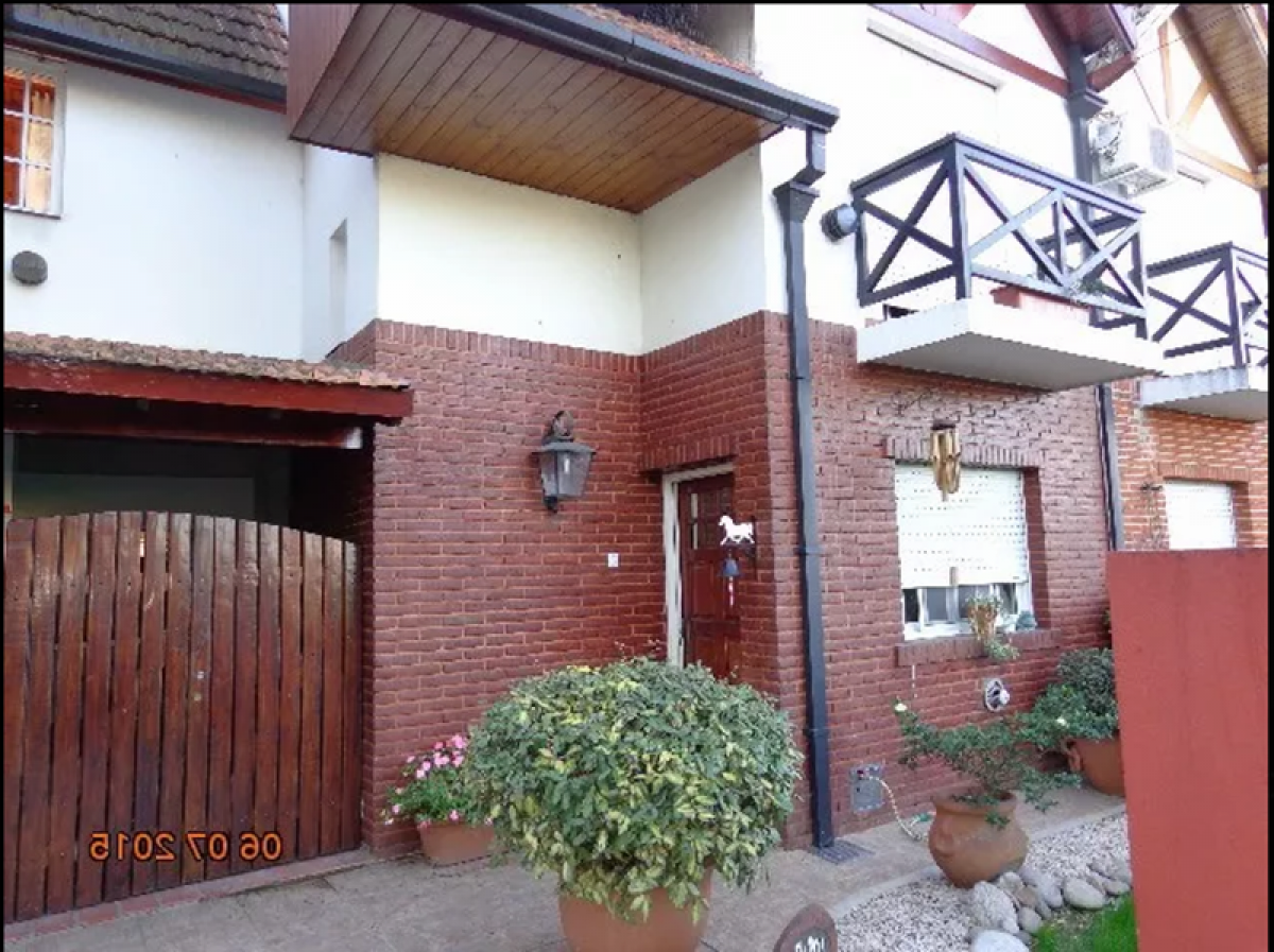 3 chambres Maison à Almirante Brown, Argentina No. 86257