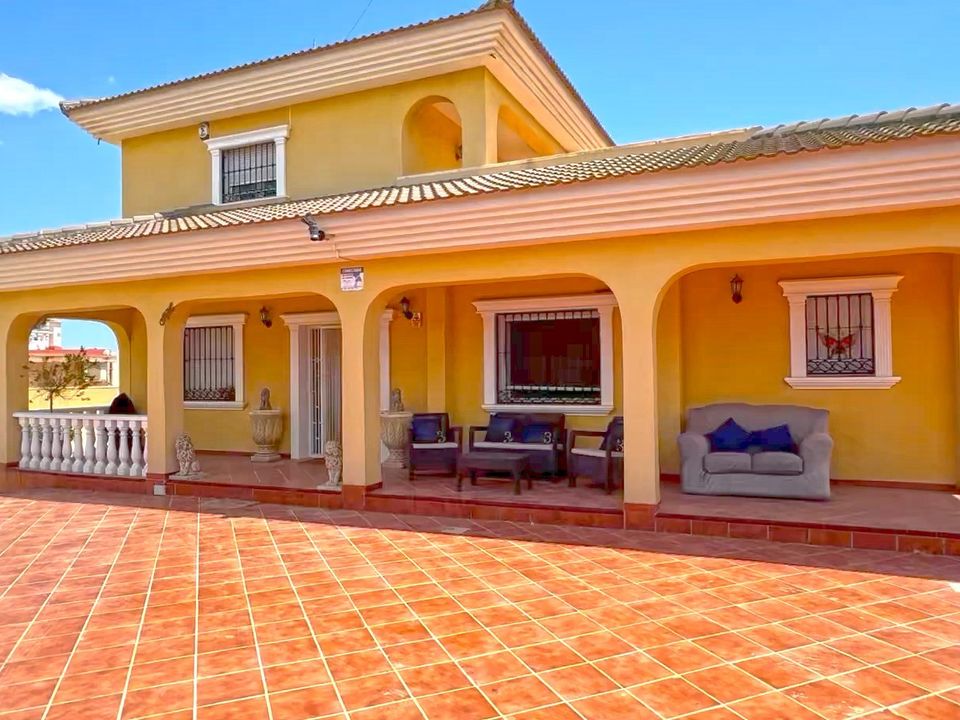 6 bedrooms House in Torrevieja, Spain No. 183544