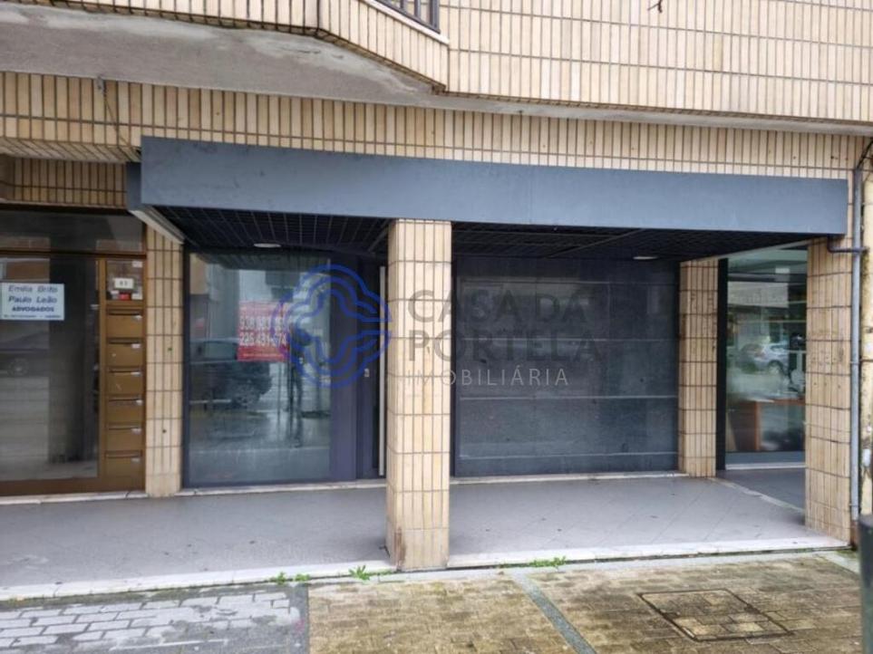112m² Commercial property in Pacos de Ferreira, Portugal No. 237200