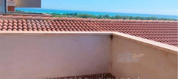 2 Schlafzimmer Wohnung in Città Sant'Angelo, Italy, Nr. 269592 8