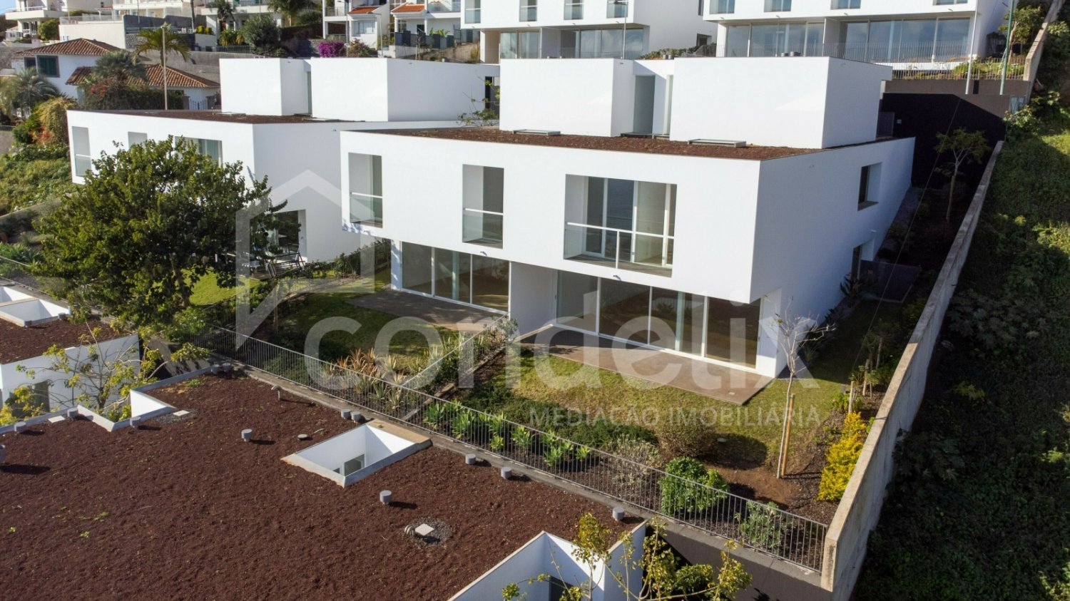 Дом с 3 спальнями в Фуншал, Португалия № 114697