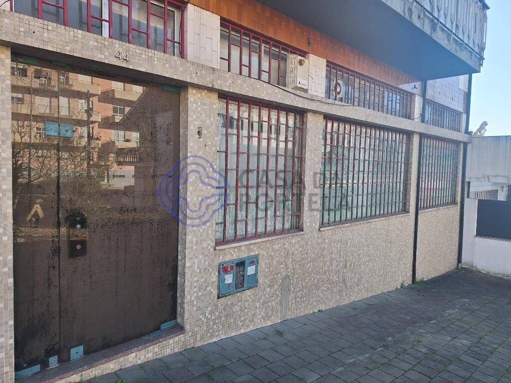 245m² Warehouse in Baguim do Monte, Portugal No. 60512