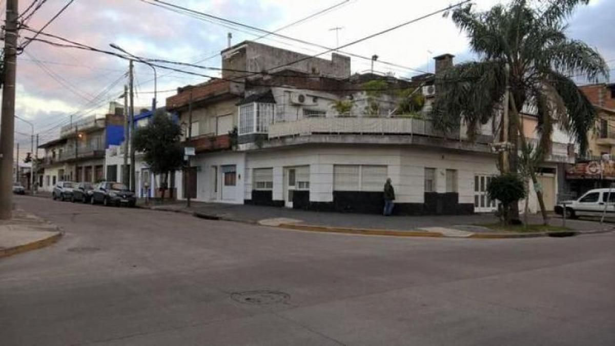 Дом с 3 спальнями в Трес де Фебреро, Аргентина № 64525