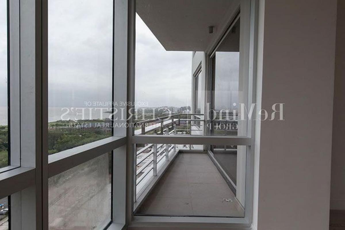 4 bedrooms Apartment in Vicente Lopez, Argentina No. 57990
