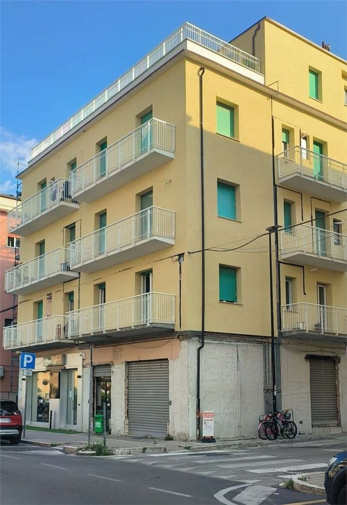 عقار تجاري في Pescara, Italy 77متر مربع رقم 346288