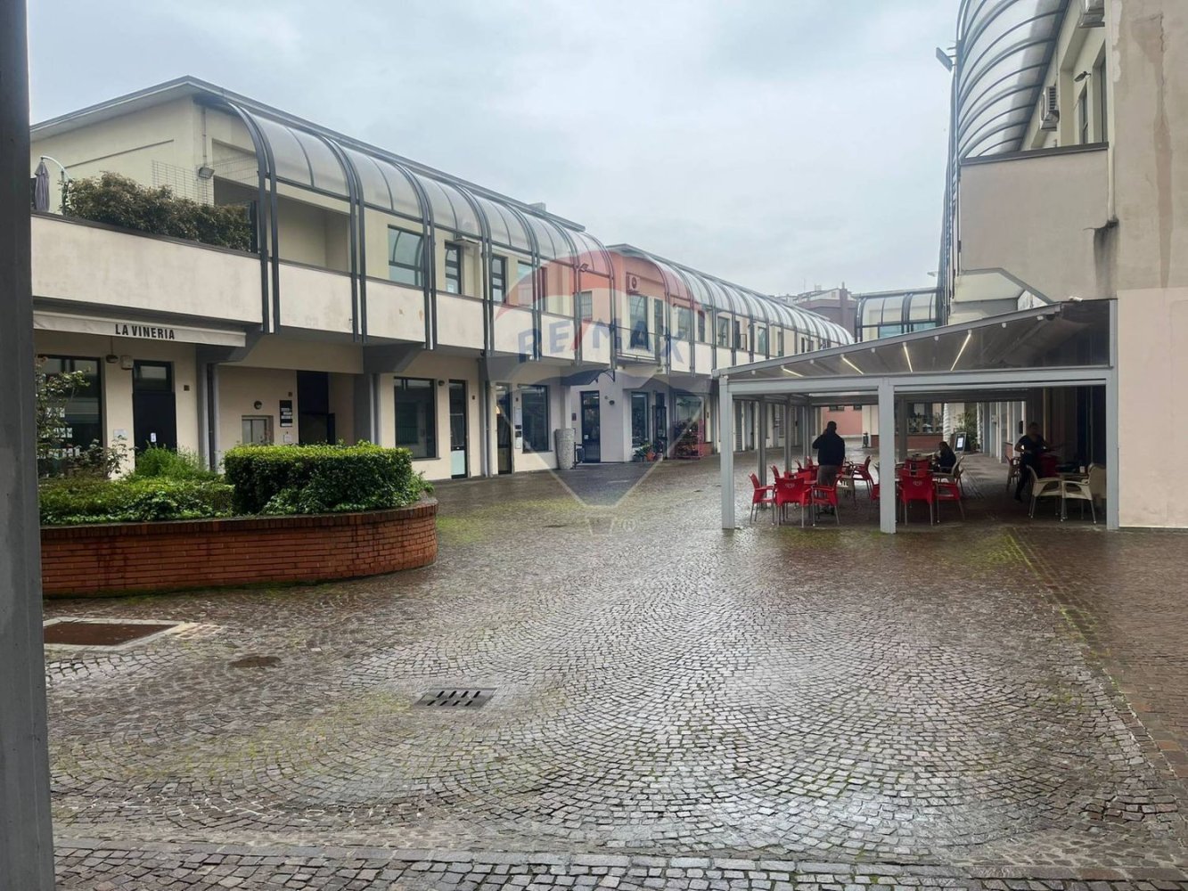 67m² Commercial property in San Donato Milanese, Italy No. 57002