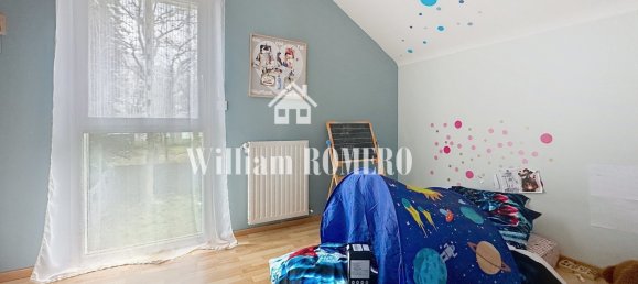 3 bedrooms House in Donges, France No. 98410 11