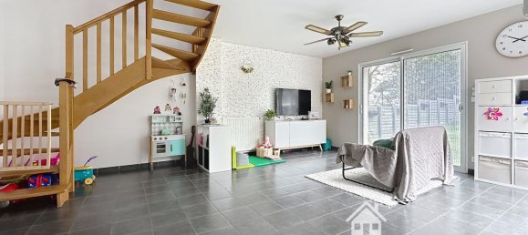 3 bedrooms House in Donges, France No. 98410 6