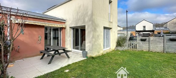 3 bedrooms House in Donges, France No. 98410 4