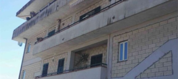 6 rooms Apartment in Santi Cosma e Damiano, Italy No. 202801 2