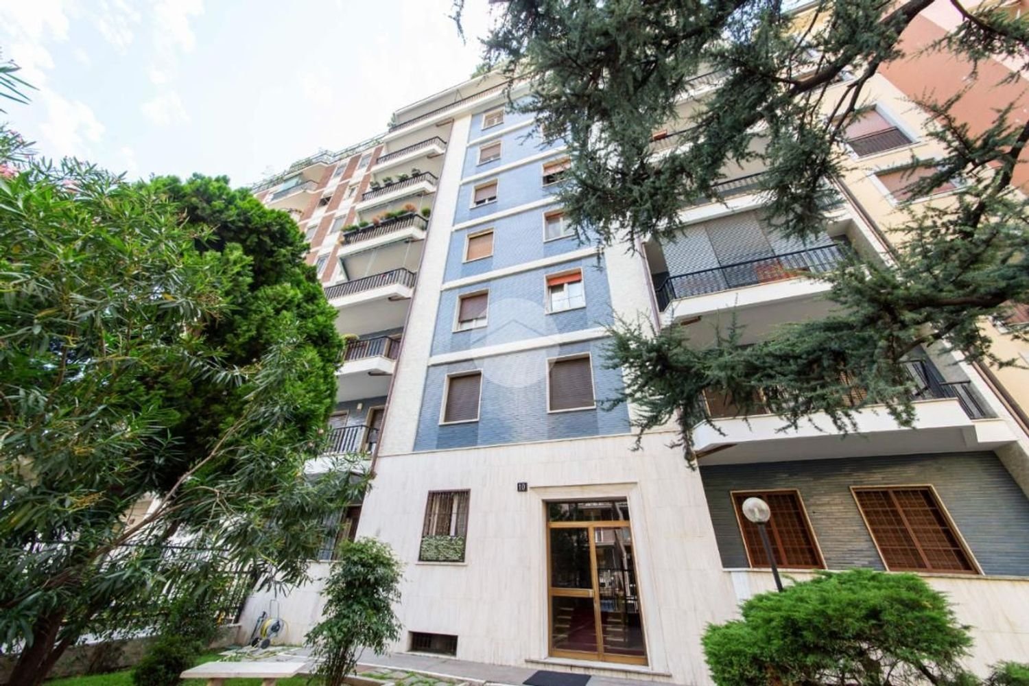 4 bedrooms Apartment in Milan, Italy No. 401969