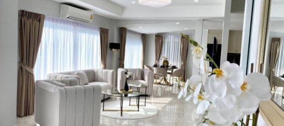 5 bedrooms Villa in Pattaya, Thailand No. 19297 2