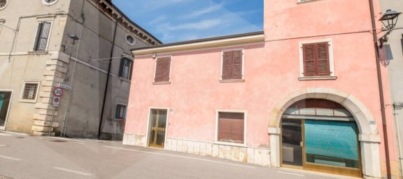 9-Zimmer Haus in Dolcè, Italy, Nr. 27933 12