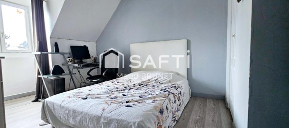 3 bedrooms House in Breval, France No. 326048 7