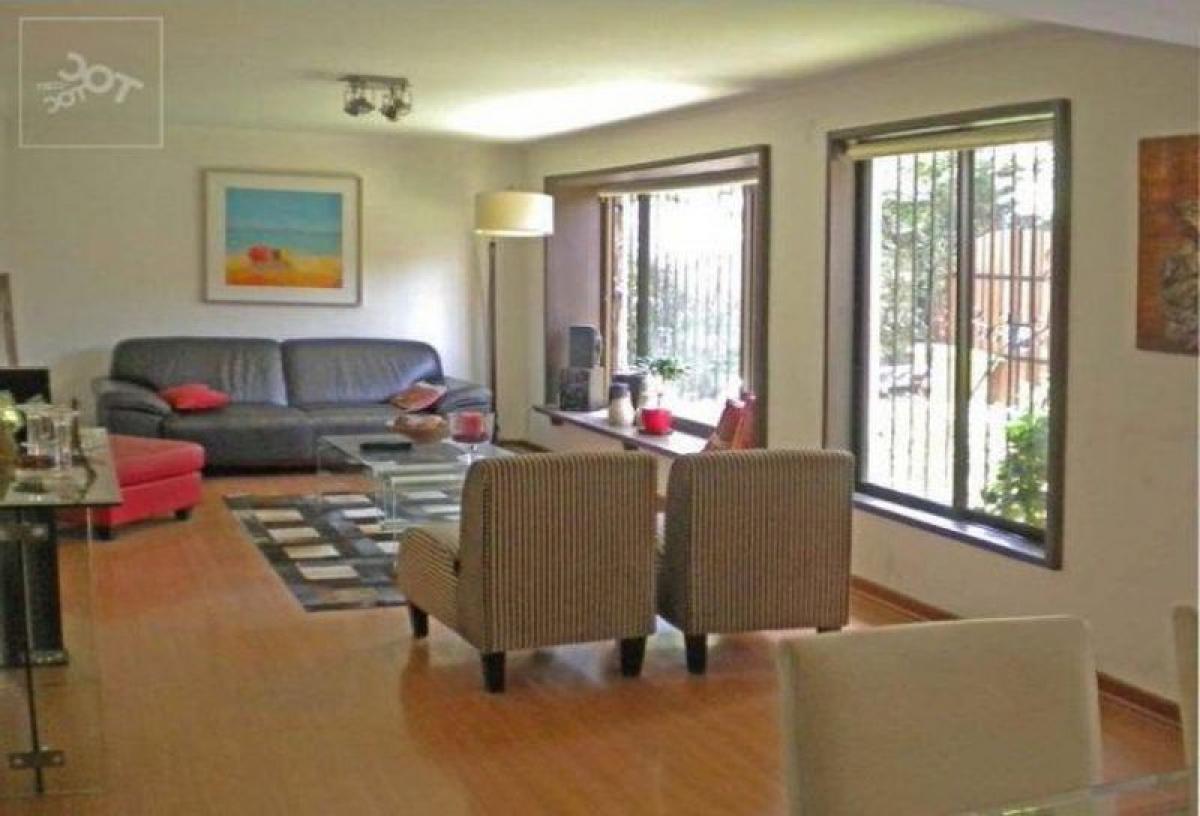 Casa de 4 dormitorios en Santiago, Chile No. 3691