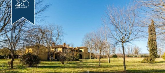 250m² Commercial property in Prato, Italy No. 55020 12