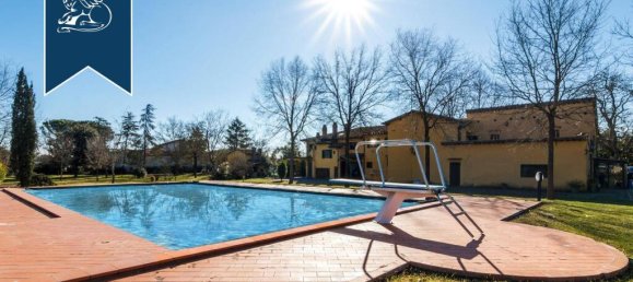 250m² Commercial property in Prato, Italy No. 55020 15