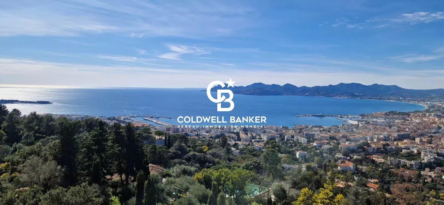 3 bedrooms Villa in Cannes, France No. 294719