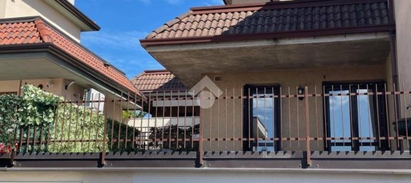 3 bedrooms House in Lonato del Garda, Italy No. 341892 2