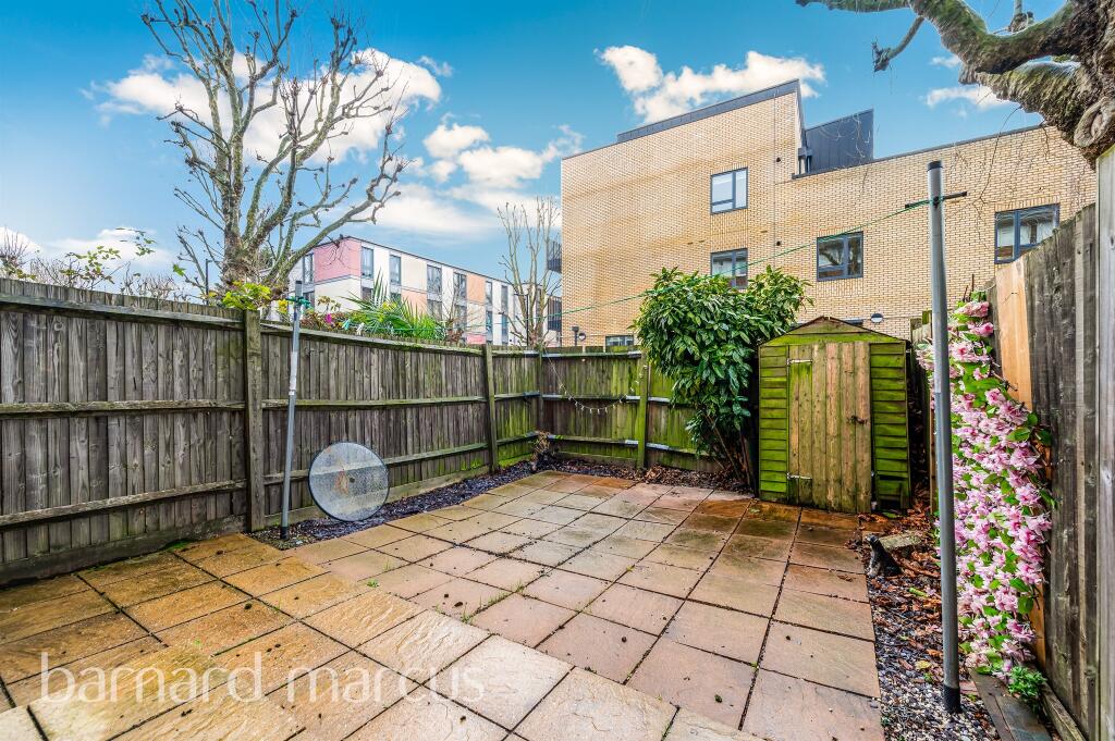 3 bedrooms Apartment in London, United Kingdom No. 9887