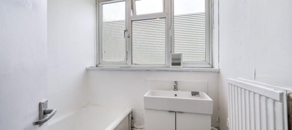 3 bedrooms Apartment in London, United Kingdom No. 9887 9